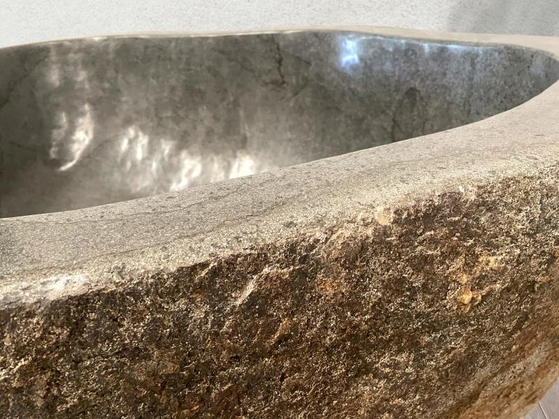 DETAIL OF STONE BATHTUB RIVERSTONE