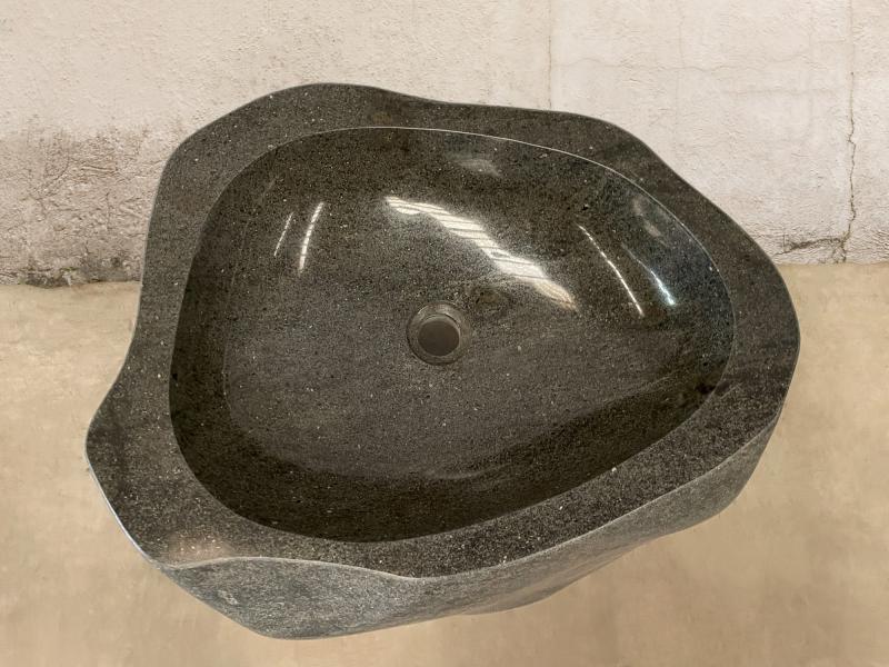 LUXURIOUS FREESTANDING SINK IN POLISHED STONE