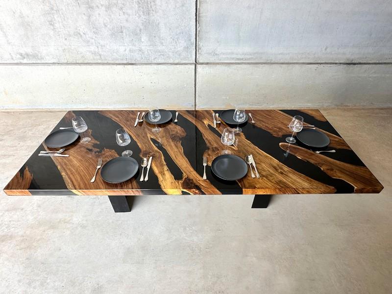 Exclusiva mesa artesanal de madera maciza y resina epoxi sobre