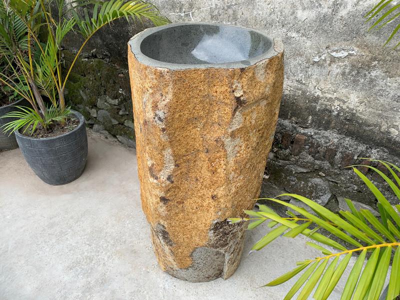 LAVABO TOTEM IN PIETRA MASSICCIA IDRIS