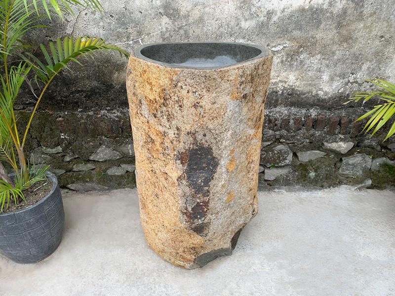 LAVABO TOTEM IN PIETRA GRIGIA ARRUGGINITA