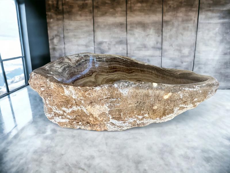 ONYX STONE BATHTUB IN NEUTRAL TONES MONTBLANC