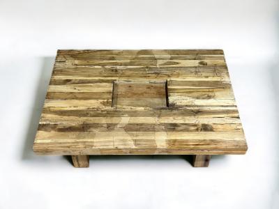 ANTIQUE WOODEN COFFEE TABLE