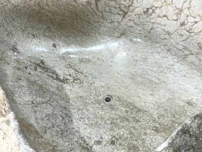 DETAIL OF THE FREESTANDING STONE BATHTUB CAGLIARI