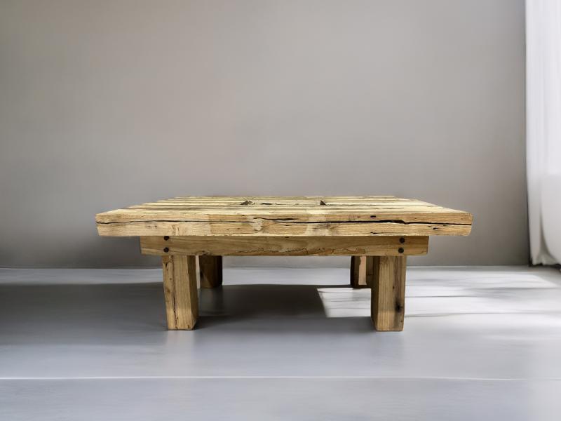 MESA DE MADERA CLARA ANTIGUA