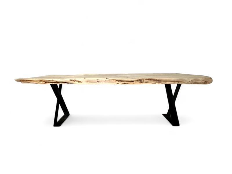 UNICA MESA DE MADERA BRIGID