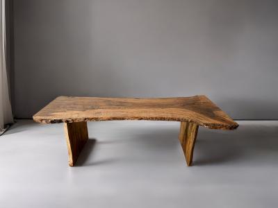 ELEGANT WOODEN TABLE CLOE