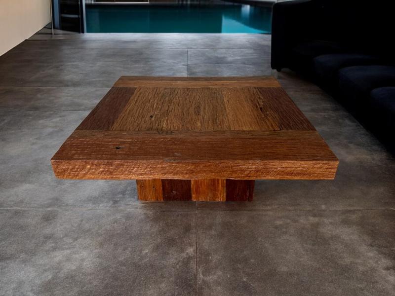 MESA DE CENTRO DE MADERA VIEJA AFRA