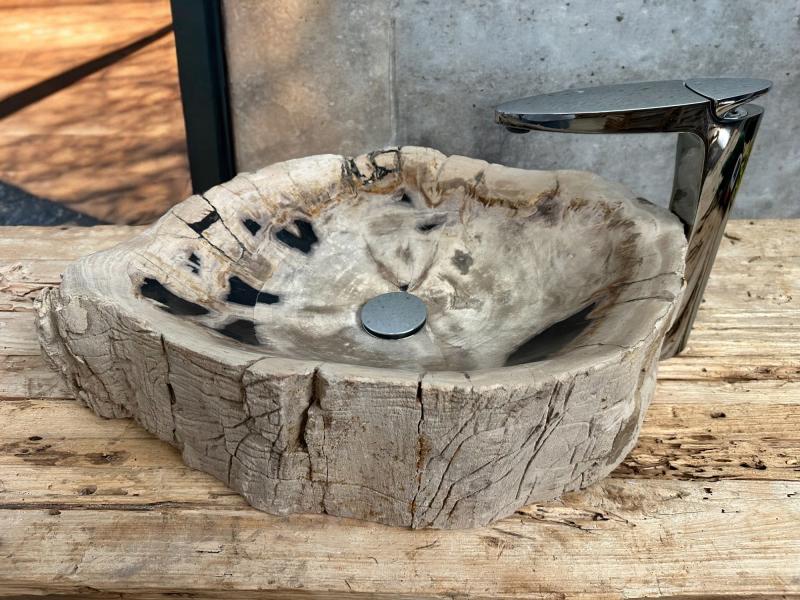 WASHBECKEN AUS VERSTEINERTEM HOLZ JOIA