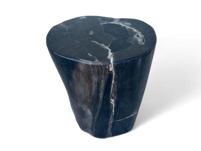 BLACK STOOL IN POLISHED STONE EZE