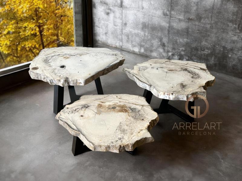 ENSEMBLE DE TROIS TABLES D'APPOINT SAINT GERMAIN