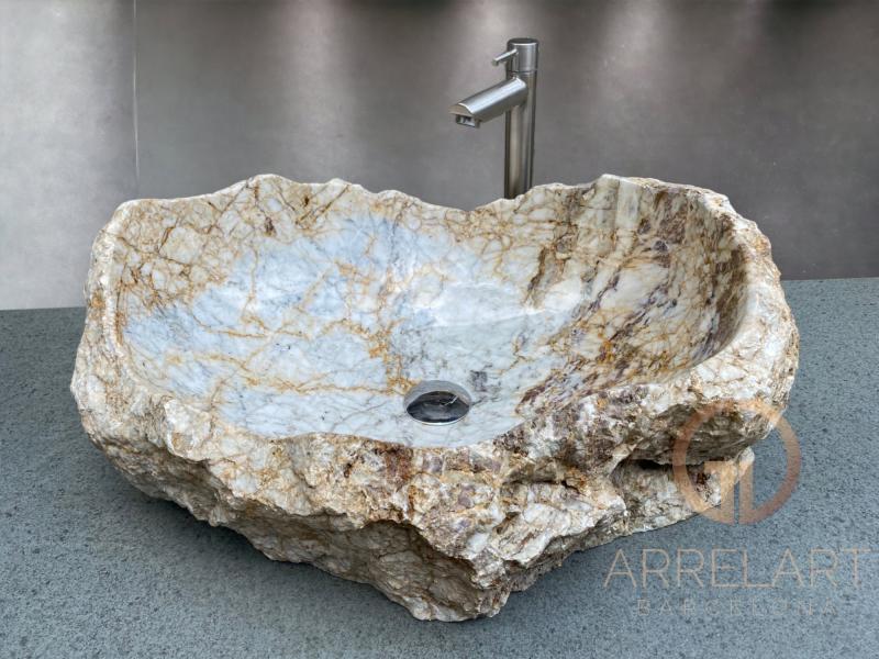 MARBLE WASHBASIN WITH NATURAL NUANCES