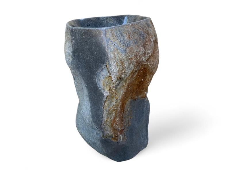 FREESTANDING STONE BASIN