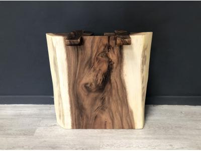 TISCHFUSS AUS EXOTLSCHEM HOLZ