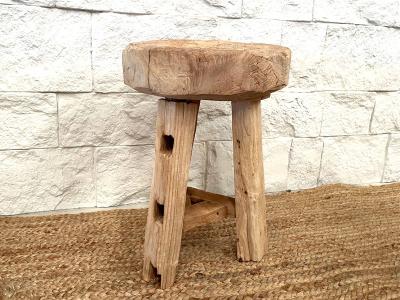 RUSTIKALER HOCKER AUS HOLZ MALTA