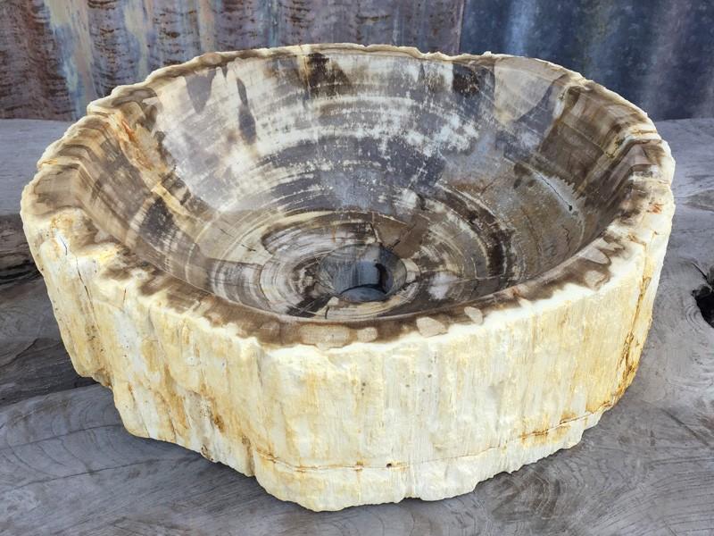 WASHBECKEN AUS VERSTEINERTEM HOLZ LOMBOK